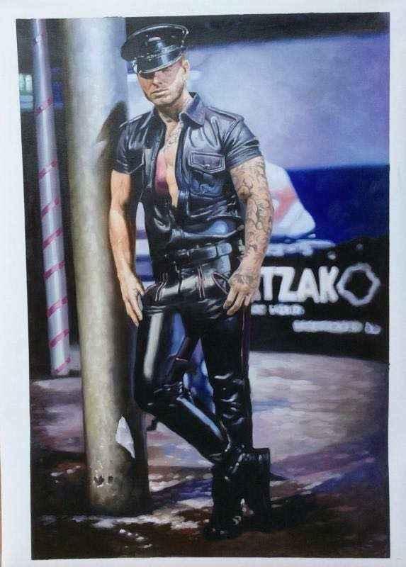 Portrait homme gay SM peinture huile - Tableau original avec chemise, pantalon et casquette en cuir - Kikooyou Art Gallery