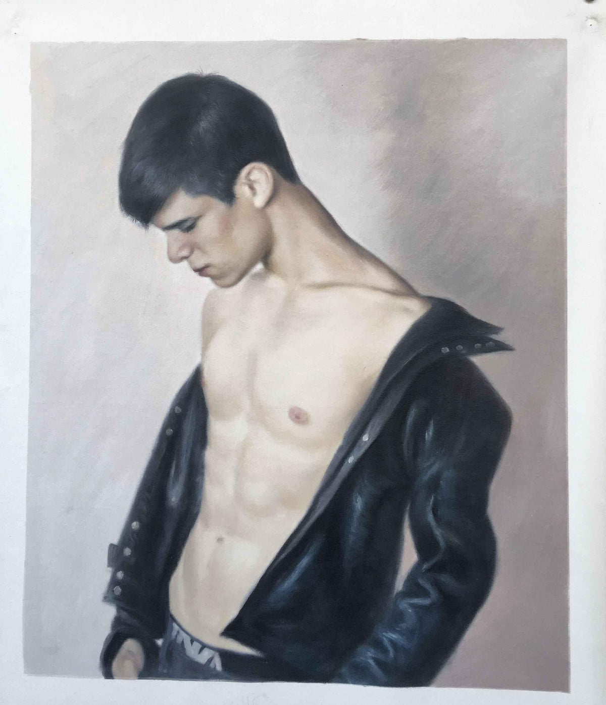 Peinture à l'huile réaliste jeune homme torse nu en veste en cuir, signée sur toile - Kikooyou Art Gallery