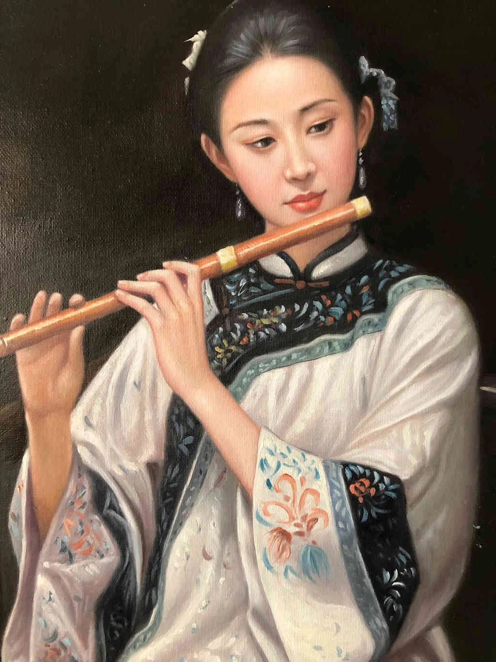 Peinture à l'huile chinoise sur toile peinte à la main belle femme musicienne flutiste traditionnelle par Leng Jun - Kikooyou Art Gallery