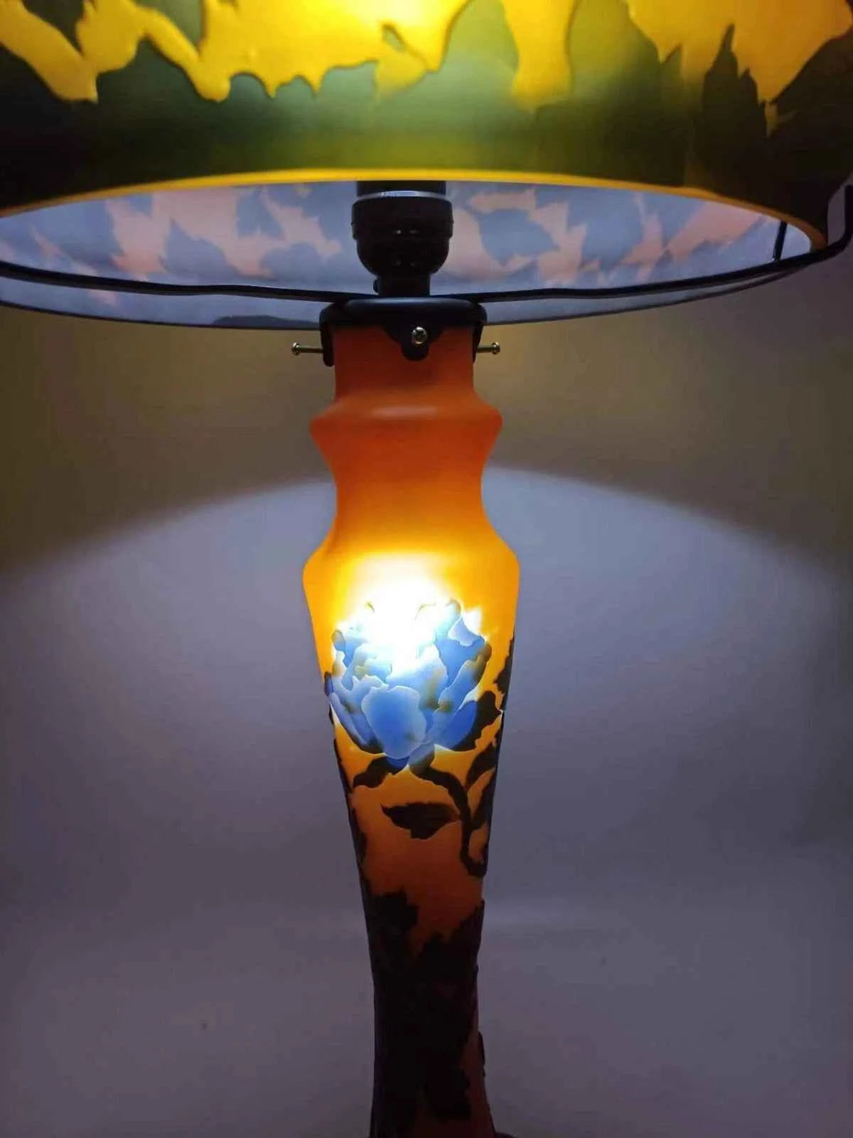 Lampe verre champignon Gallé Tip couleur jaune orange avec fleurs bleues