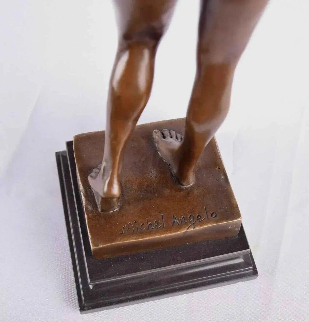 Statuette en bronze homme nu - Kikooyou Art Gallery