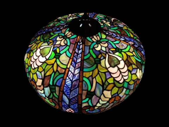 Lampe de reproduction antique pied griffes en bronze Tiffany