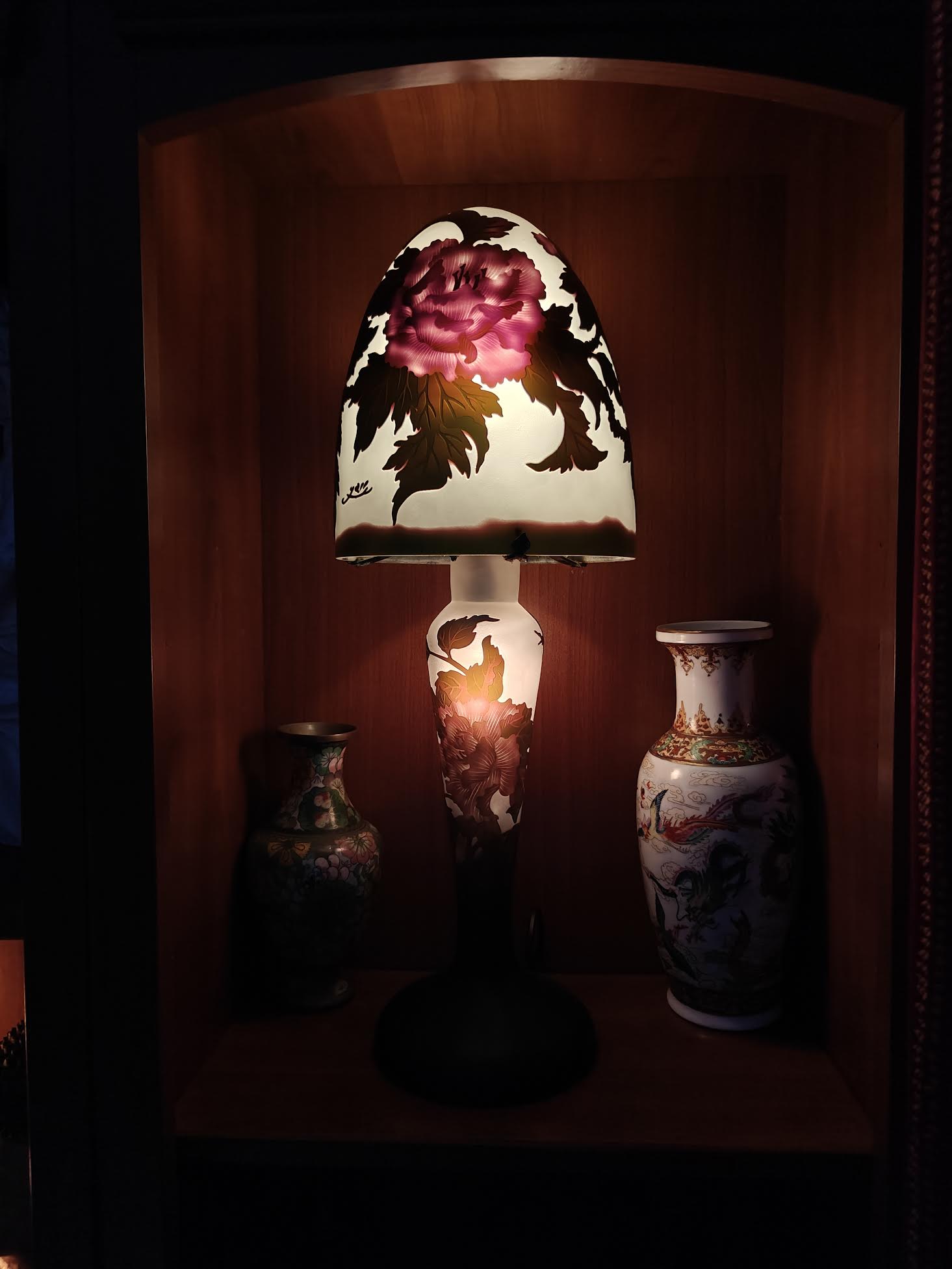 Lampe Art nouveau en verre décorée de feuilles et branches, éclairage vintage élégant