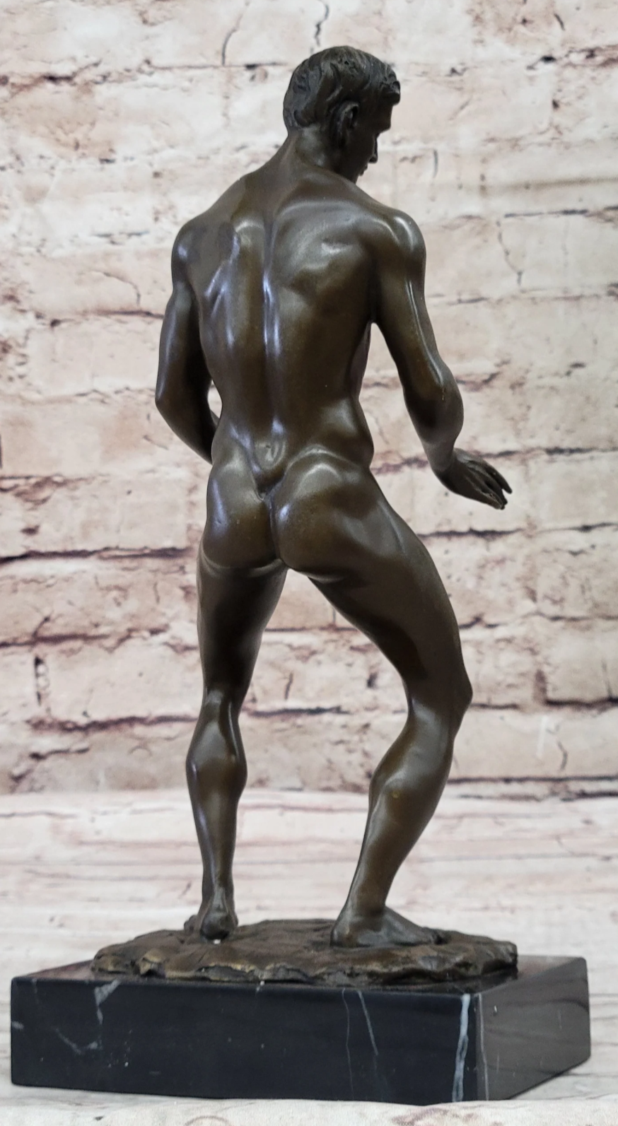 art-érotique-statue-bronze-male-homme-nu-énorme-sexe