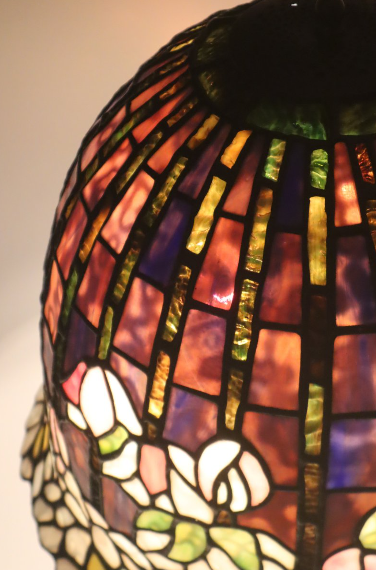 Grande Lampe de Bureau en Mosaïque de Verre avec Pied de Lampe Nénuphar en Bronze dans le style Tiffany