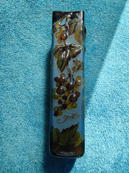 decoration-vase-verre-tip-gallé-fruit-raisin-bleu