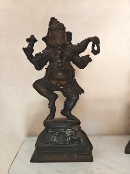 Ancienne statue indoue en bronze d'éléphant Ganesh dieu de la richesse
