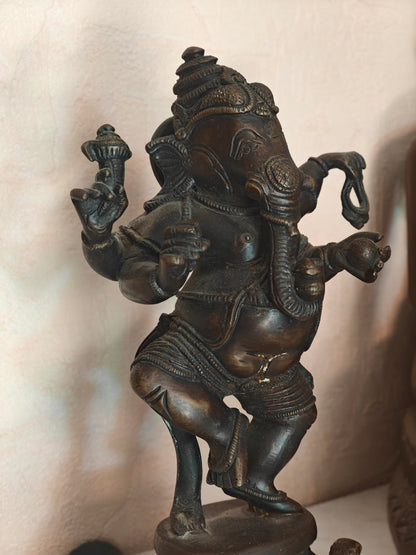 Ancienne statue indoue en bronze d'éléphant Ganesh dieu de la richesse