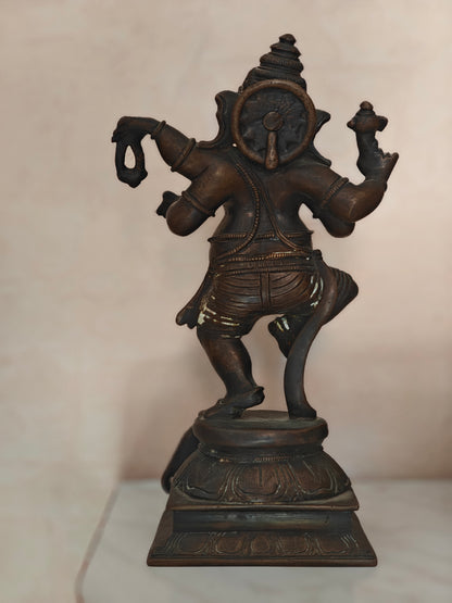 Ancienne statue indoue en bronze d'éléphant Ganesh dieu de la richesse