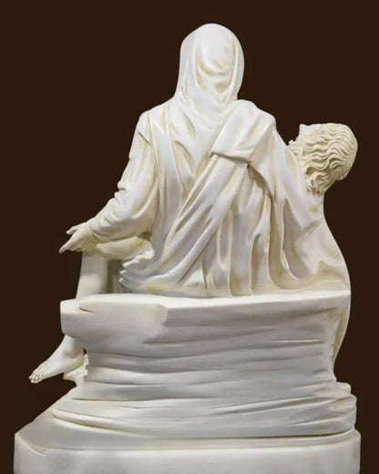 La Pietà du Vatican (1498-1499) est une œuvre de sculpture de la Renaissance de renommée mondiale de Michel-Ange Buonarrot - www.k-a-g.com - Kikooyou Art Gallery