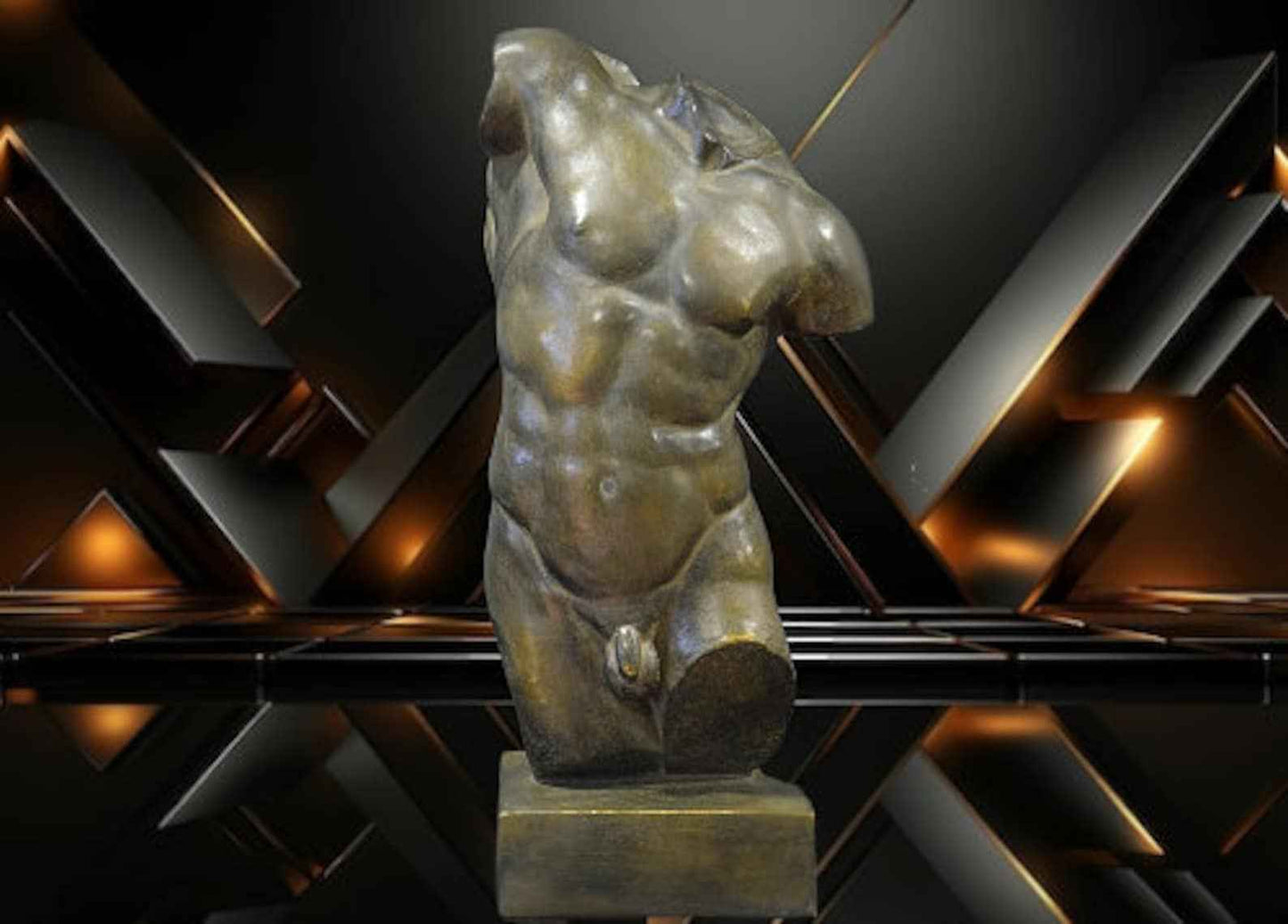 Reproduction d’une sculpture du torse d’Hercule. Une réplique de haute qualité réalisée en marbre reconstitué et en pierre naturelle
