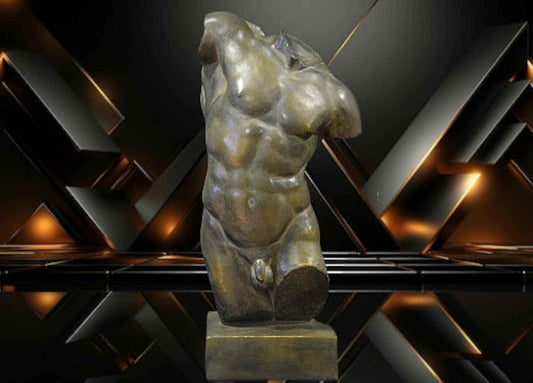 Reproduction d’une sculpture du torse d’Hercule. Une réplique de haute qualité réalisée en marbre reconstitué et en pierre naturelle