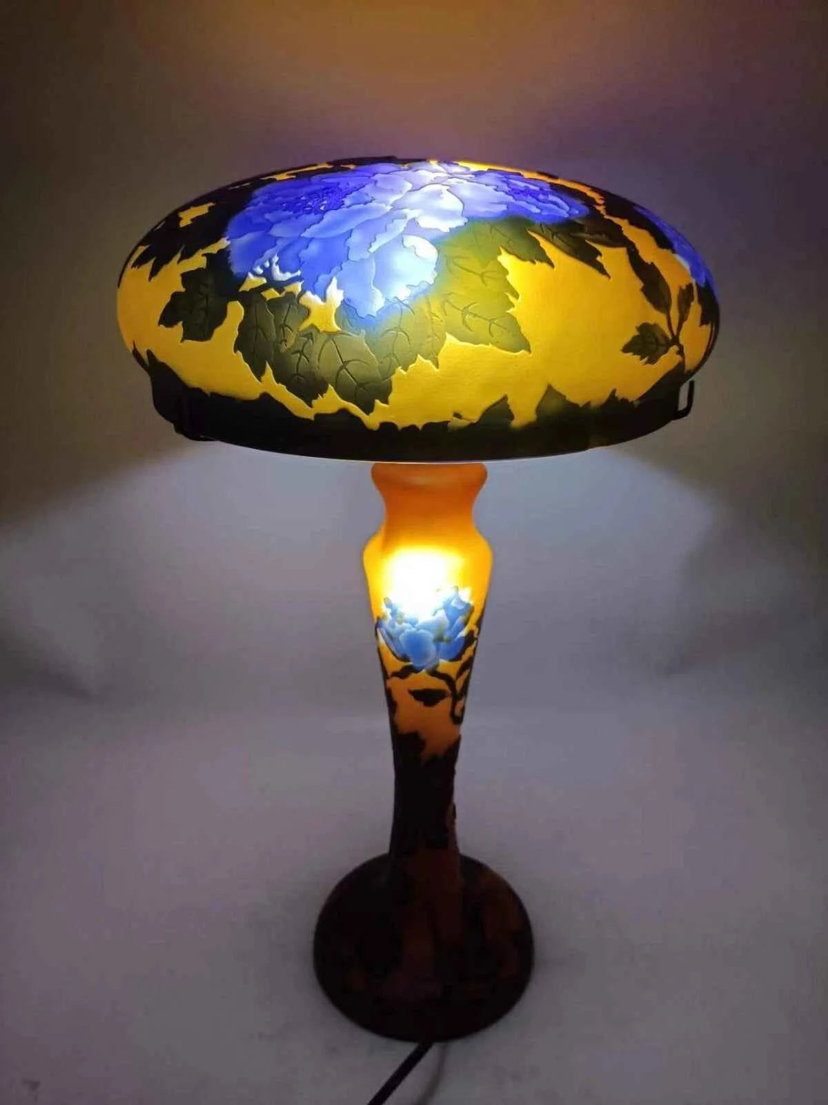 Lampe verre champignon Gallé Tip couleur jaune orange avec fleurs bleues
