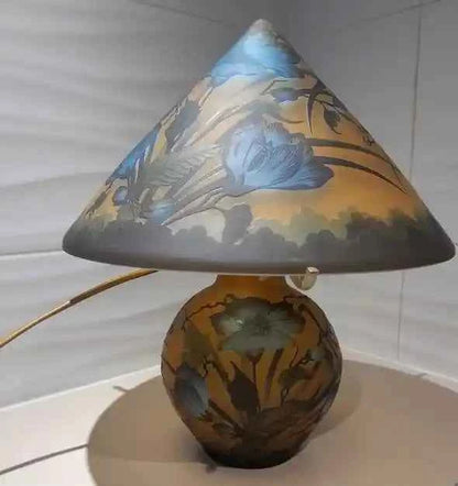 Lampe avec signature type "GALLE' " avec 2 éclairages (pied et abat-jour)