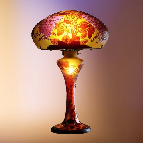 Lampe Art nouveau Gallé en verre multicouche, gravée à l’acide avec monture en laiton