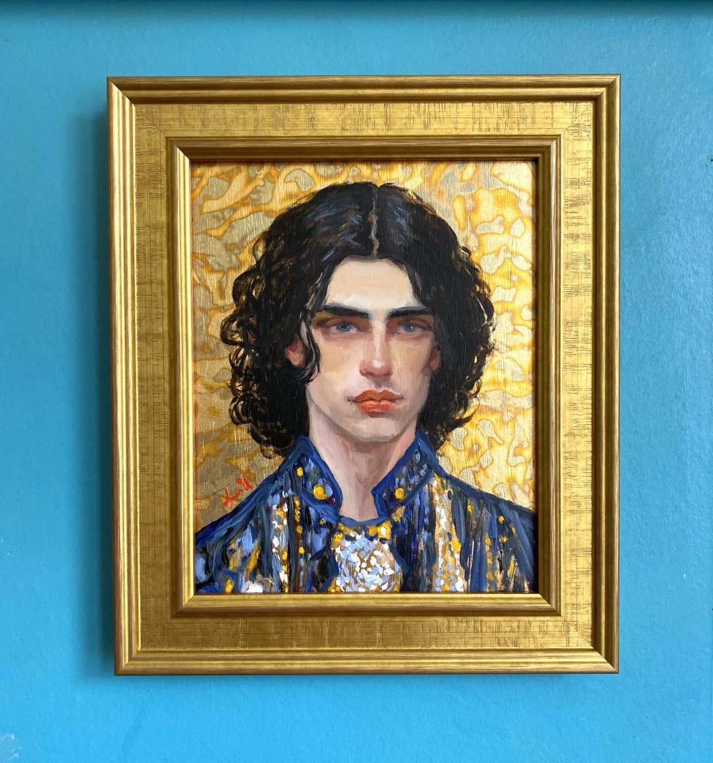 Peinture à l'huile originale d'un jeune homme brun, inspiré de Klimt, sur panneau de bois doré à la feuille d'or. (Copie)