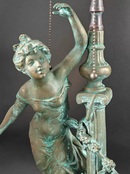 Lampe de reproduction antique en bronze femme Tiffany