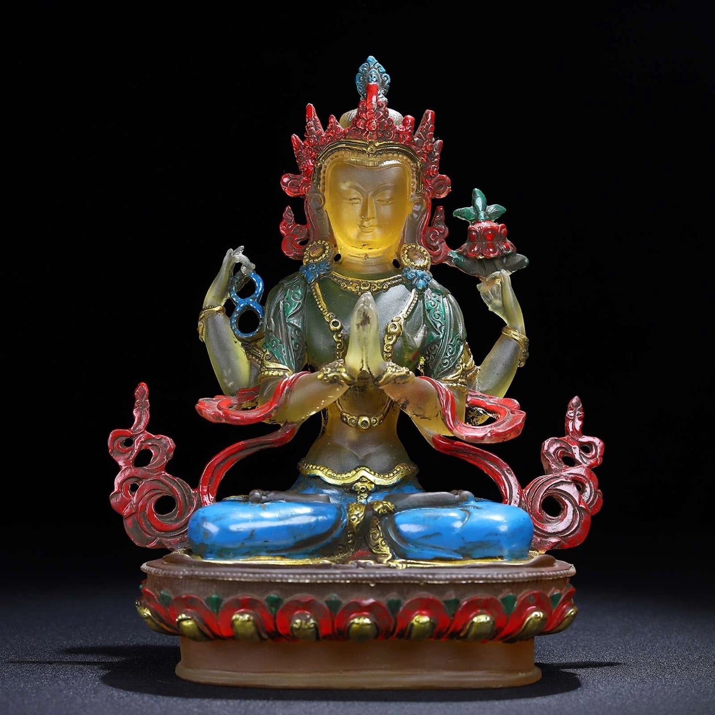 Ancienne statue chinoise en verre émaillé de Pékin sculpté à quatre bras Avalokiteshvara