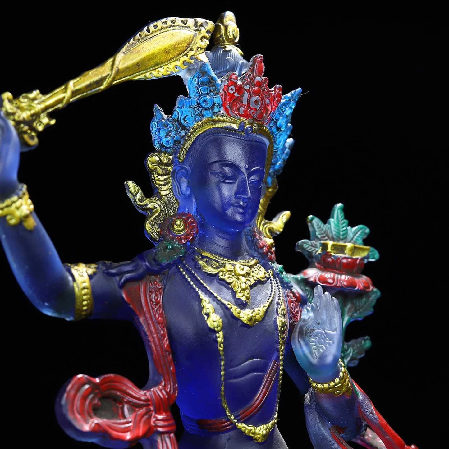 Ancienne statue chinoise du bodhisattva Manjushri en verre émaillé de Pékin sculpté