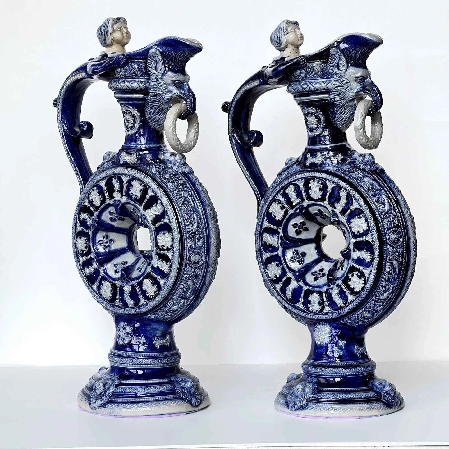 Paire d'anciens pichets carafe Westerwald aiguière sel émail XIXc R Hanke Allemagne