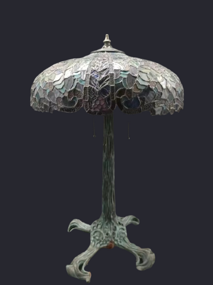 Lampe de reproduction antique pied griffes en bronze Tiffany